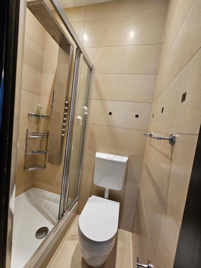 Azzuro Apartment Self Check In Fiume Esterno foto