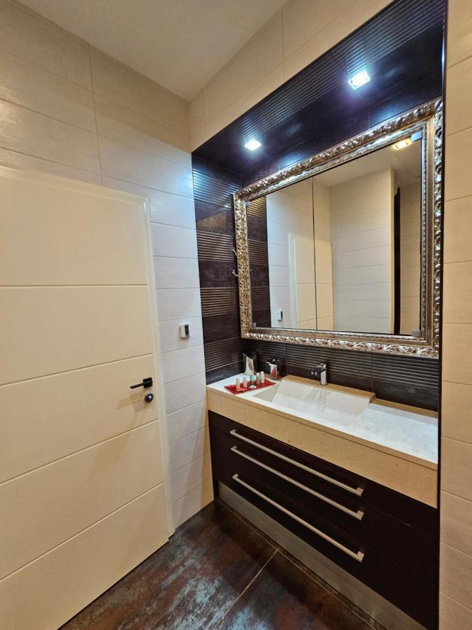 Azzuro Apartment Self Check In Fiume Esterno foto